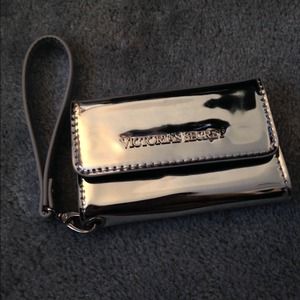 🎉NWOT Victoria's Secret metallic iPhone 5 Wallet