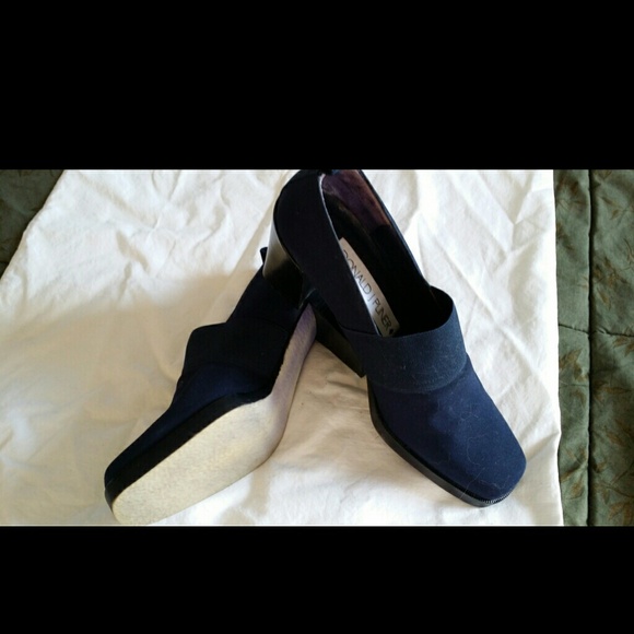 donald pliner navy shoes