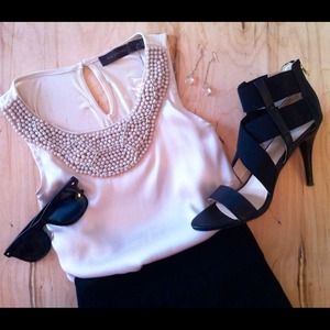 SOLD ⭐️Reduced!⭐️ gorgeous beaded sleeveless top