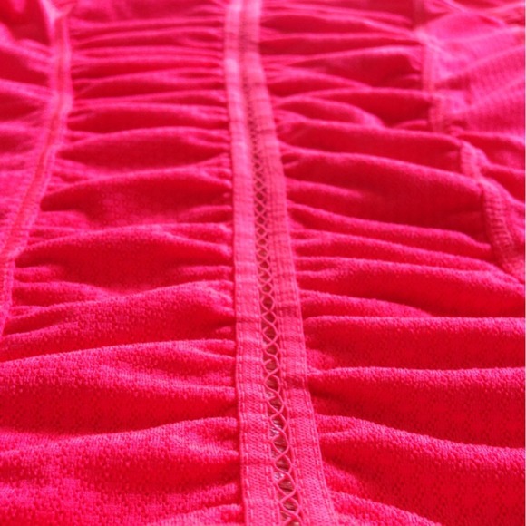 ❌SOLD❌Workout Top - Picture 2 of 4