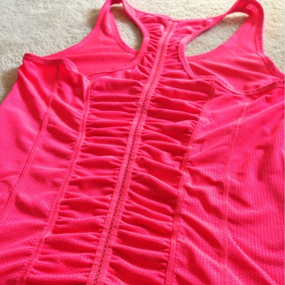 ❌SOLD❌Workout Top - Picture 3 of 4