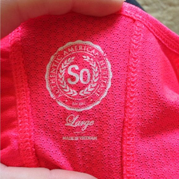 ❌SOLD❌Workout Top - Picture 4 of 4