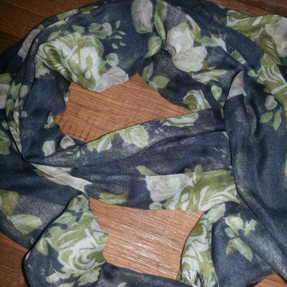 Black & Cream Floral Scarf - Picture 1 of 1