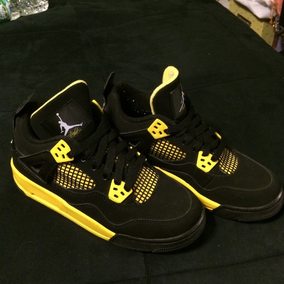Jordan Retro 4 Thunders
