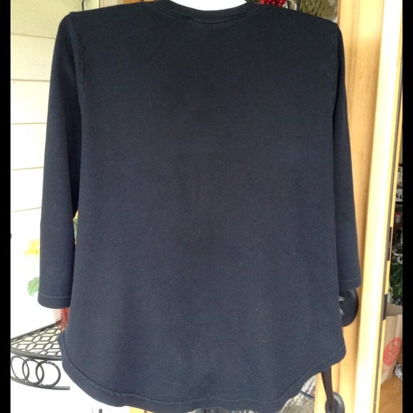 3/4 SLEEVE BASIC V-NECK TEE - Picture 2 of 2