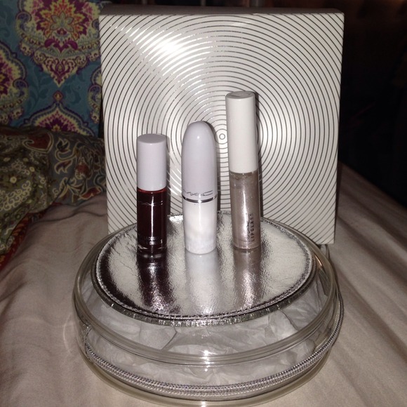 Mac Limited Edition Iced Delights Nail & Lip Bag