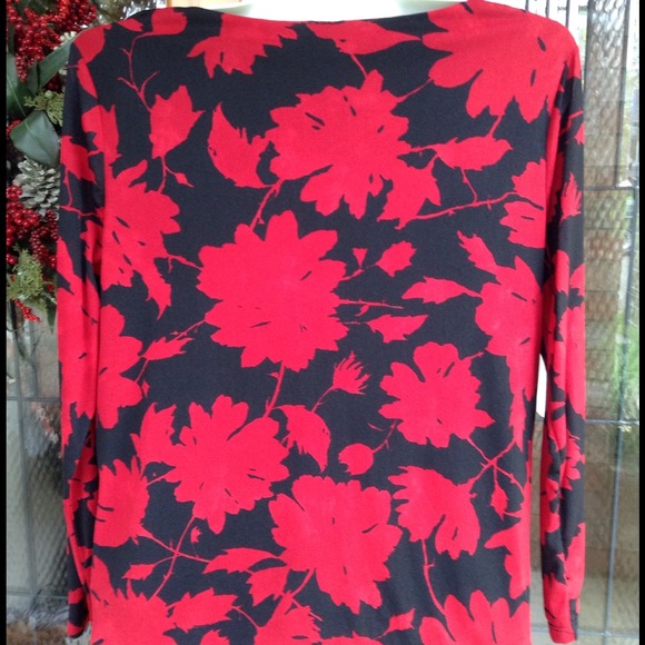 🎉HOSTL PICK 🎉  LONG SLEEVE FLORAL TOP - Picture 2 of 2