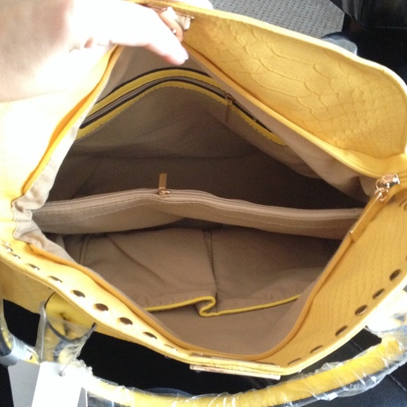 Yellow purse - Picture 3 of 4
