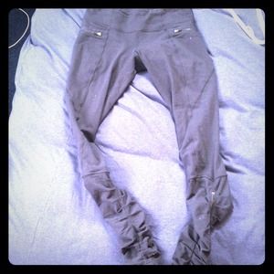 Lululemon Rouch bottom ankle zip long tights