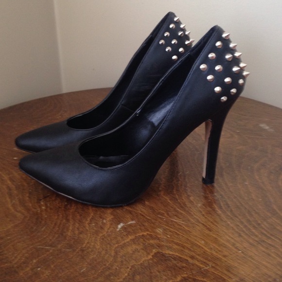 Edgy Zigi Soho Black Stiletto heels - 4 inch heel! - Picture 4 of 4