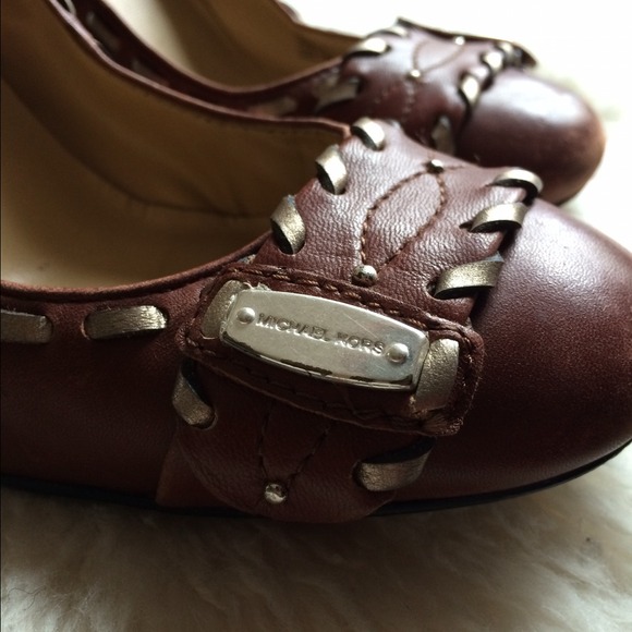 Michael Kors Silver and cognac pumps