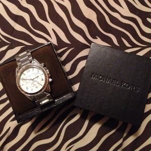 MICHAEL KORS WATCH GOOD CONDITION :)