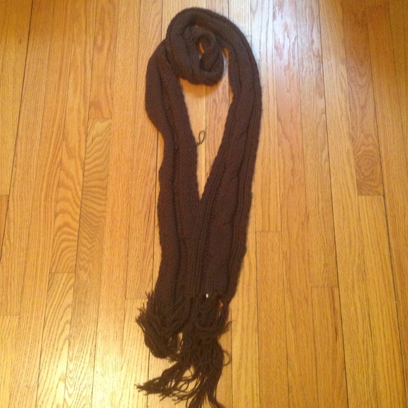 Cute brown scarf with detail and fringe - Picture 2 of 4