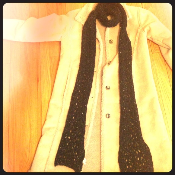 Black and gold-specked scarf! - Picture 1 of 4