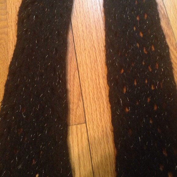 Black and gold-specked scarf! - Picture 3 of 4