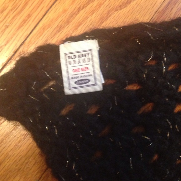 Black and gold-specked scarf! - Picture 4 of 4