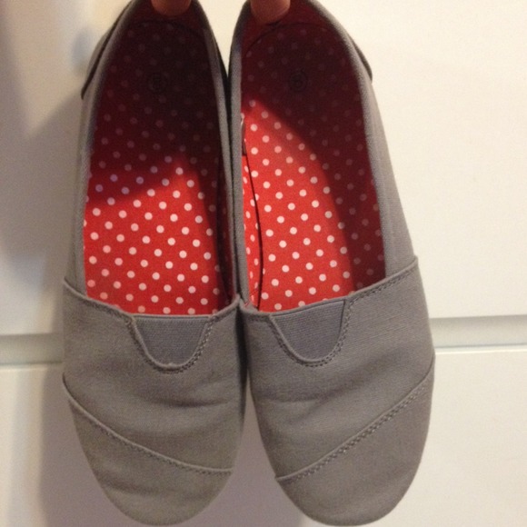 Grey tom-like shoes