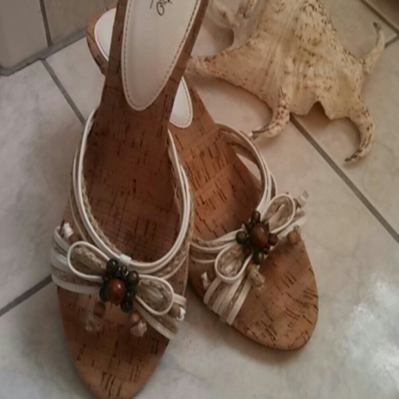 Cork wedges