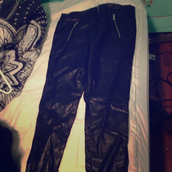 Leather leggings