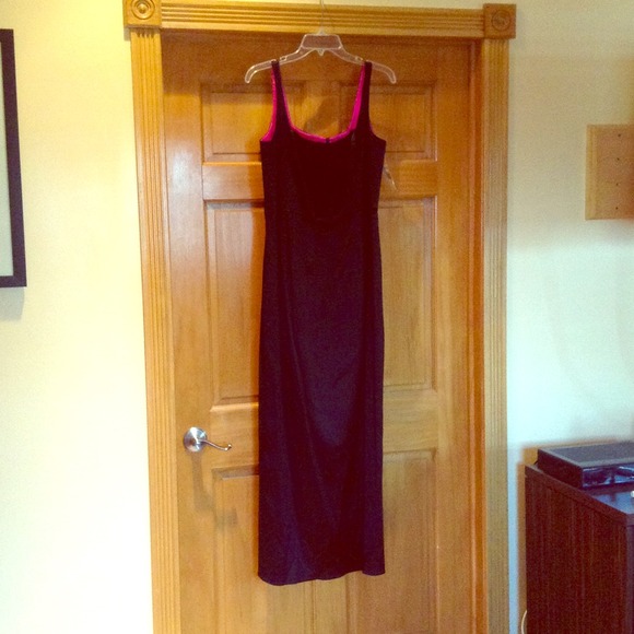 TWICE REDUCED🎁🎉NWT Tahari black satin gown!!!