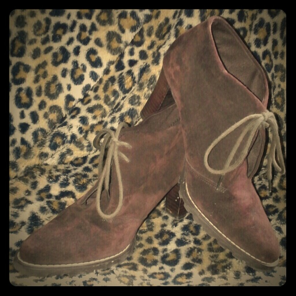 Adorable High Heeled Suede Booties - Picture 1 of 3