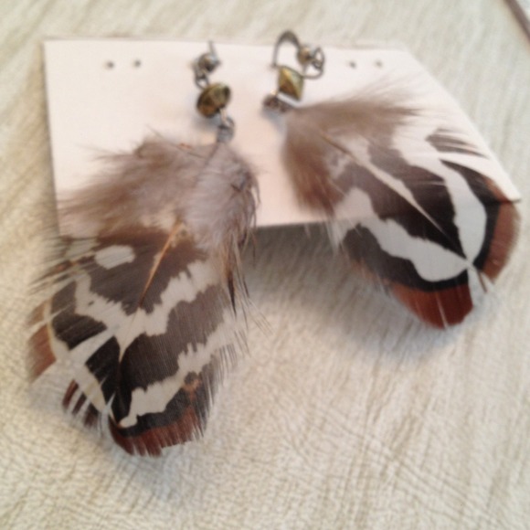 Brown, white and gold feather dangle earrings - Picture 2 of 4