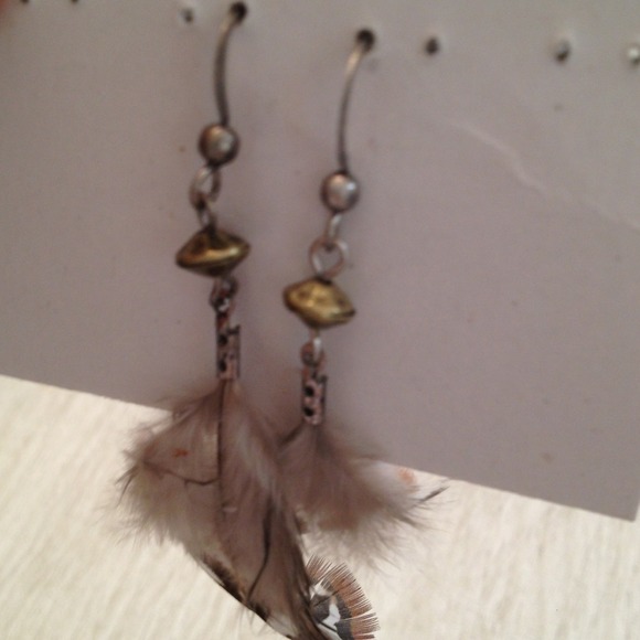Brown, white and gold feather dangle earrings - Picture 3 of 4