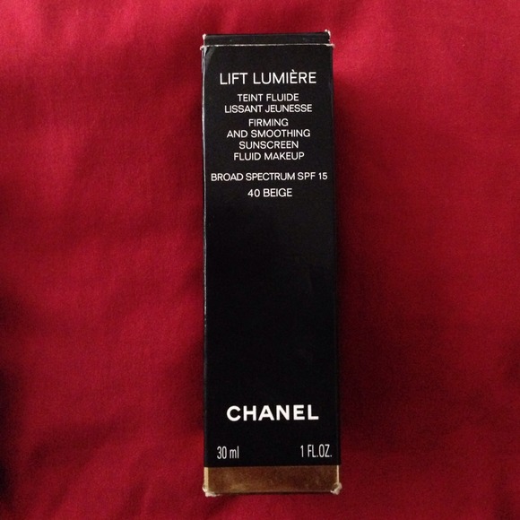 Reduced✔️✔️Chanel Lift Lumiere Foundation 40 Beige