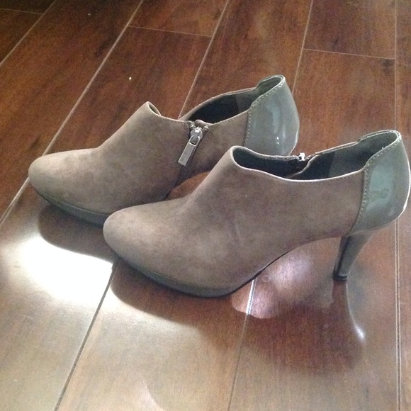 Boot - Picture 2 of 3