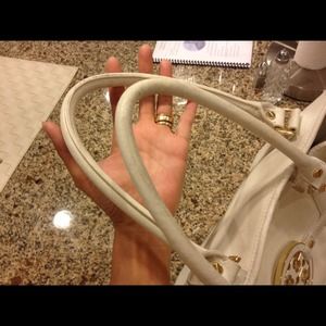 Tory burch Amanda classic with crossbody handle.