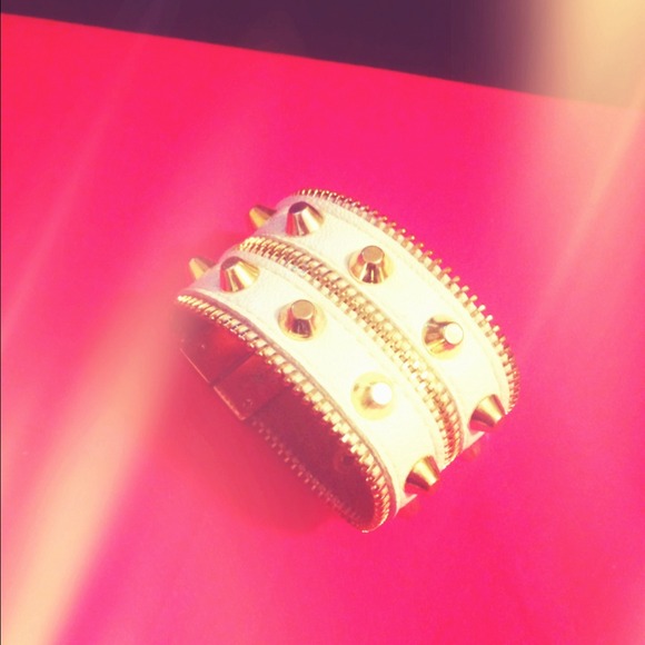 Gold spiked/zipper cuff