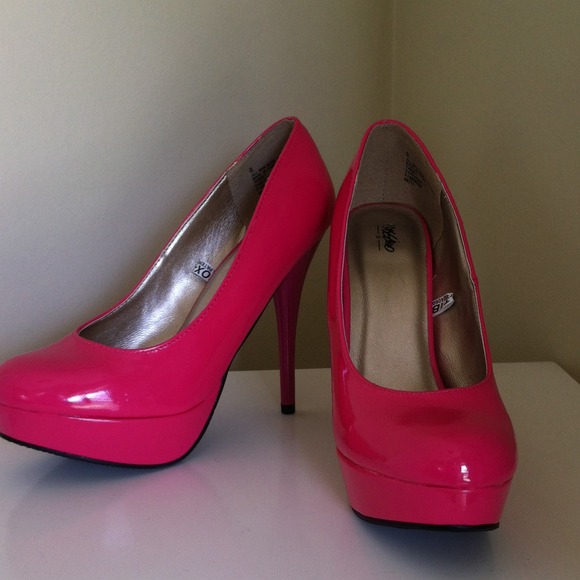 *****ON HOLD until 5/1****Mossimo 3 inch pink heel