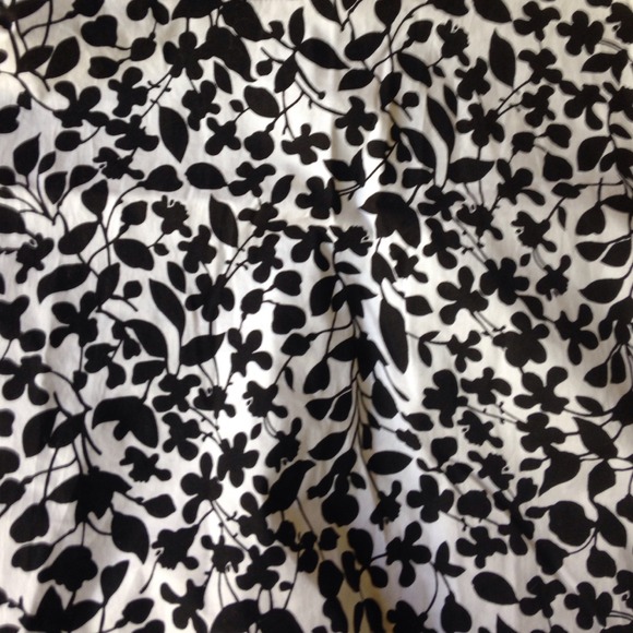 Beautiful dress - Picture 2 of 2