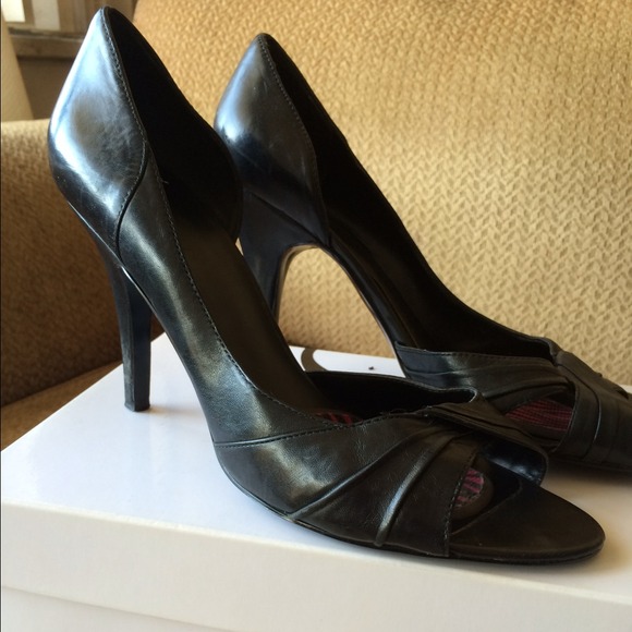 ❗️REDUCED❗️Nine West Leather Pumps
