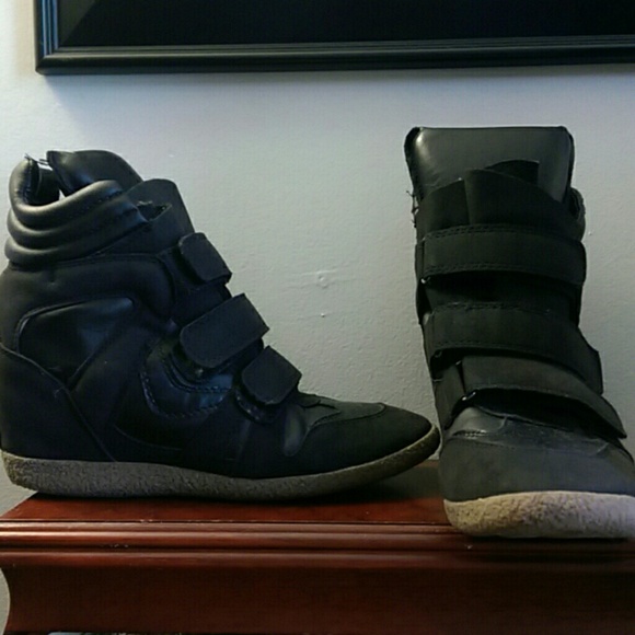 Black wedge sneakers