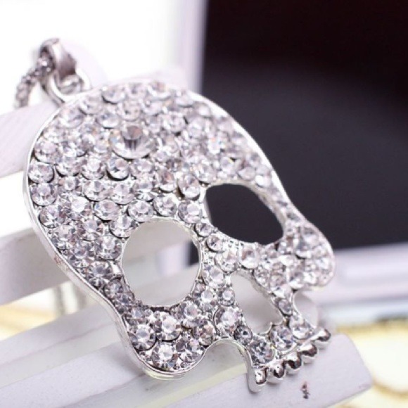 Rhinestone Skull Necklace w Silver Chain - Picture 2 of 5