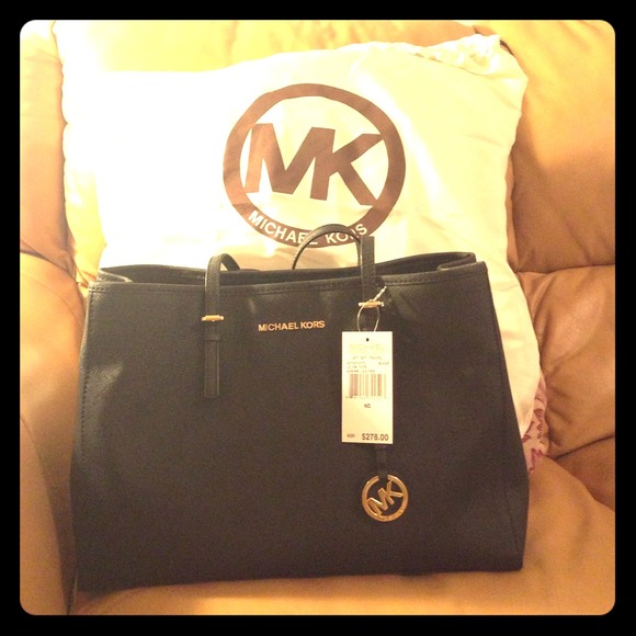 Michael Kors Jetset Travel Handbag
