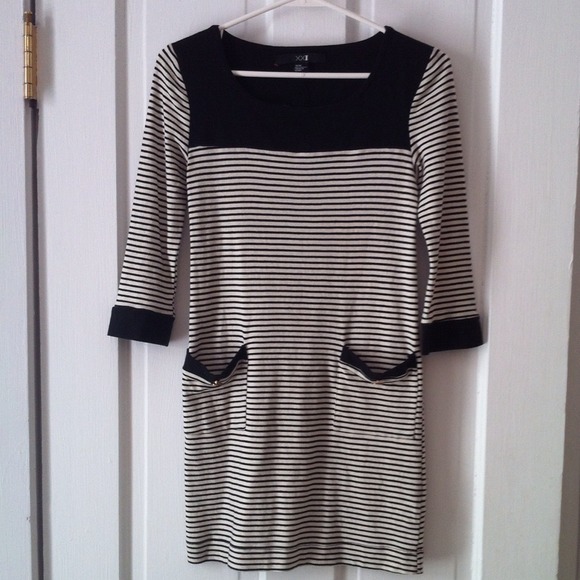 SOLD!⭐️Black & cream striped shift dress - Picture 2 of 3