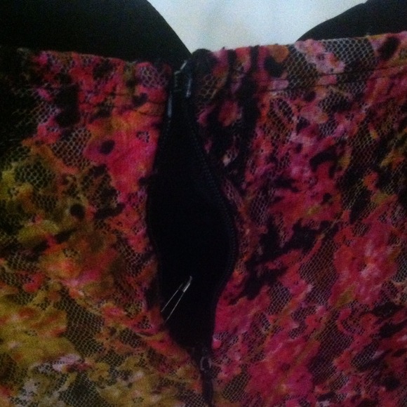 Floral Mini - Picture 3 of 3