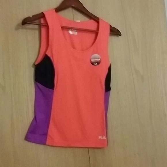 Workout top - Picture 1 of 3