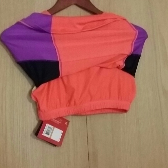 Workout top - Picture 3 of 3