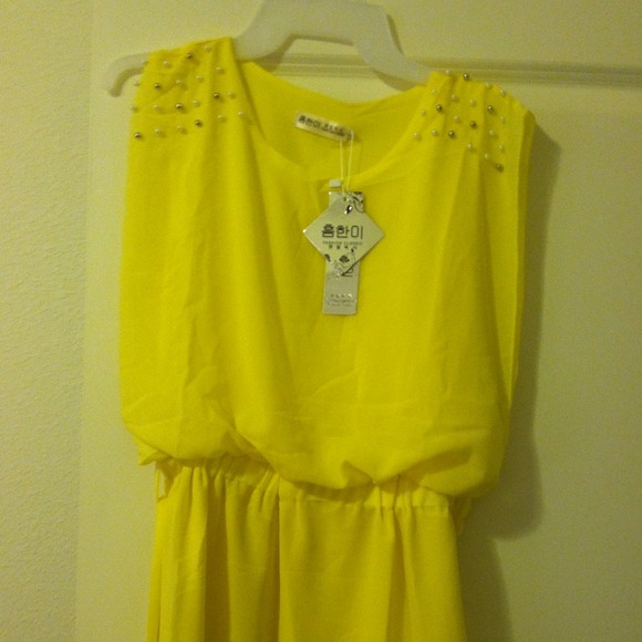 Beautiful dress - Picture 3 of 4