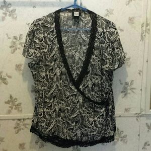 It's a tie cross over