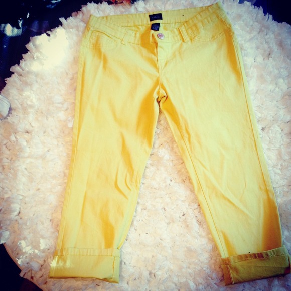 Adorable yellow Capris