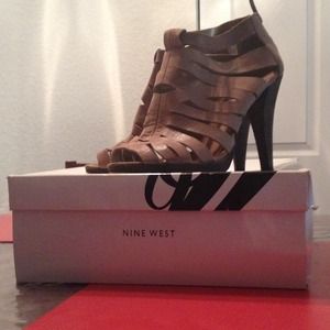 🔴Reduced🔴Nine West Booties/sandals