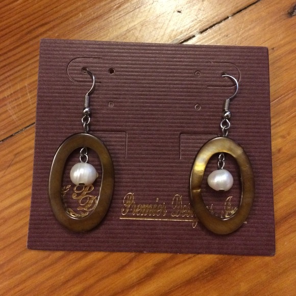 Premier brown and pearl earrings