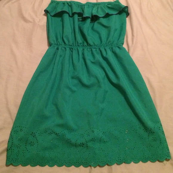 Green strapless dress