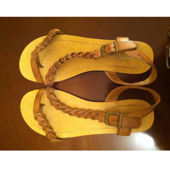 Braided brown flat sandals