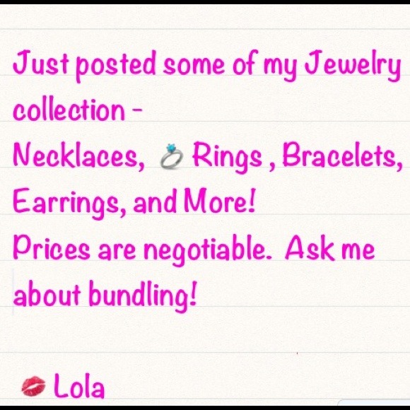 Assortment of Jewelry - Picture 1 of 1