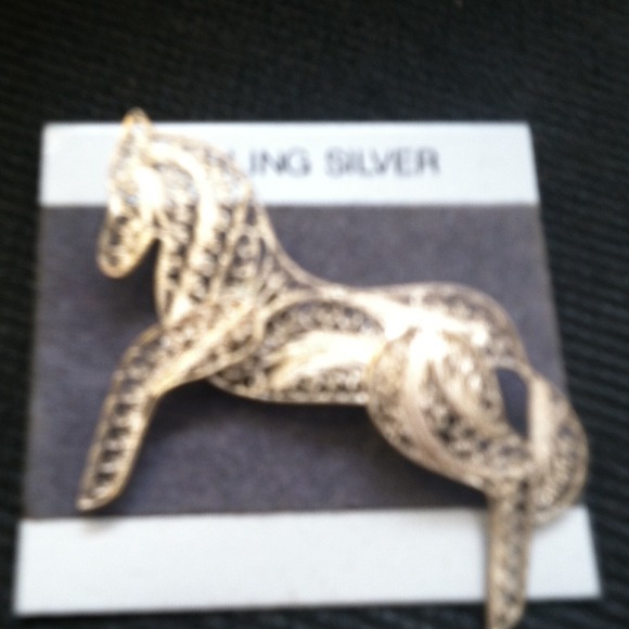 Siver horse brootch brand new without tags